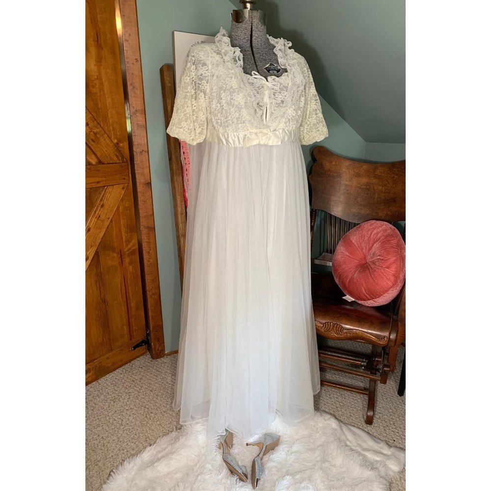 Vintage Peignoir set
